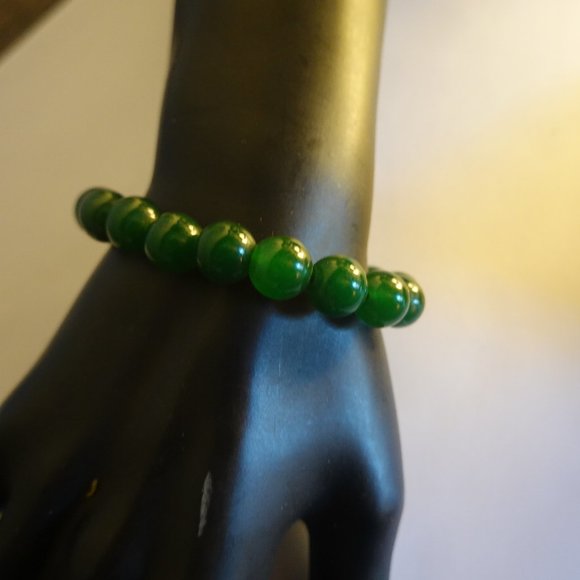 Green Jade 6mm round stone beaded bracelet - Picture 1 of 2